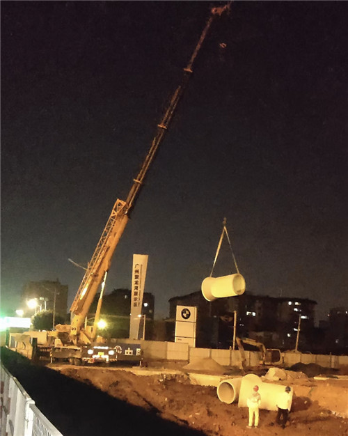 南澳县“弯臂矫正”—— 吊车的 “形变补偿” 技术