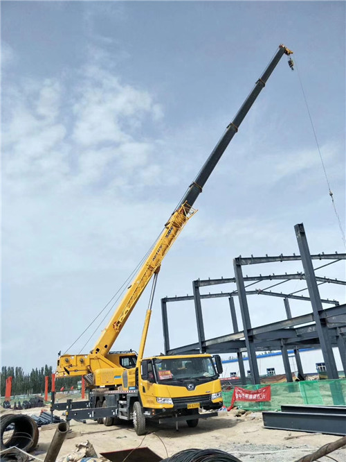 南澳县超高层建筑钢结构吊装案例